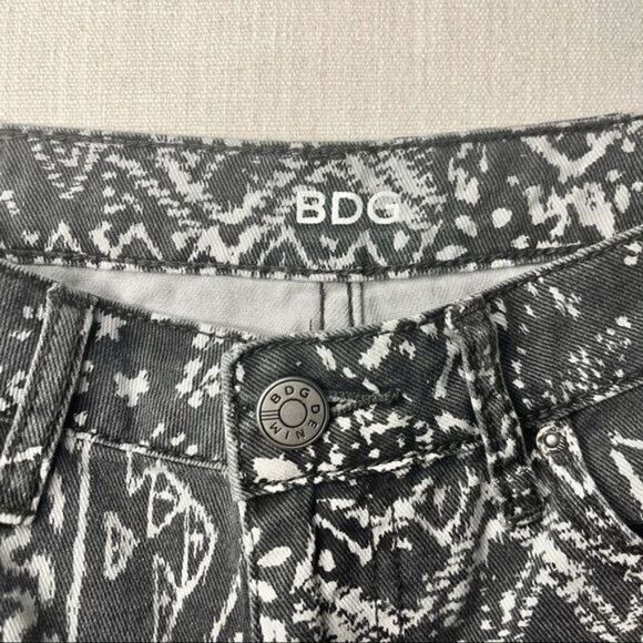 BDG Super Hi Rise Black Print Jean Shorts Nwt 30 - Picture 5 of 8